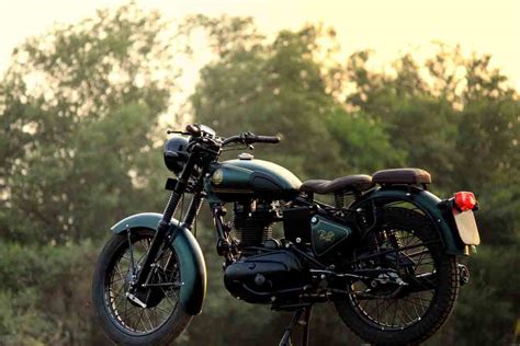 Modified Royal Enfield Bullet 350 Dons True Retro Classic Look