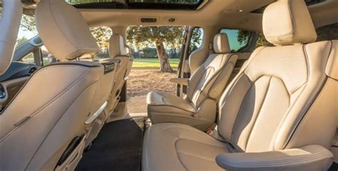 2019 Chrysler Pacifica Interior | Cargo Space | Sam Leman Chrysler Jeep ...