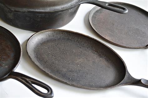 Seven Pieces of Vintage Cast Iron Cookware | EBTH