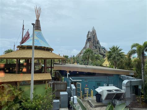 PHOTOS, VIDEO: Tour a Volcano Bay View Room at Cabana Bay Beach Resort ...