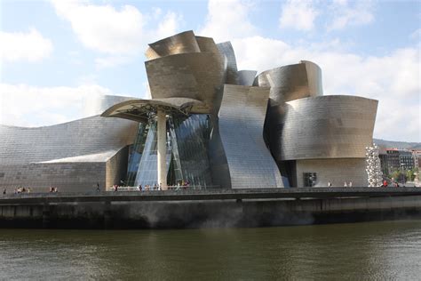 Frank Gehry, Guggenheim Museum, Bilbao, Spain, 1992-1997, Photo by ...