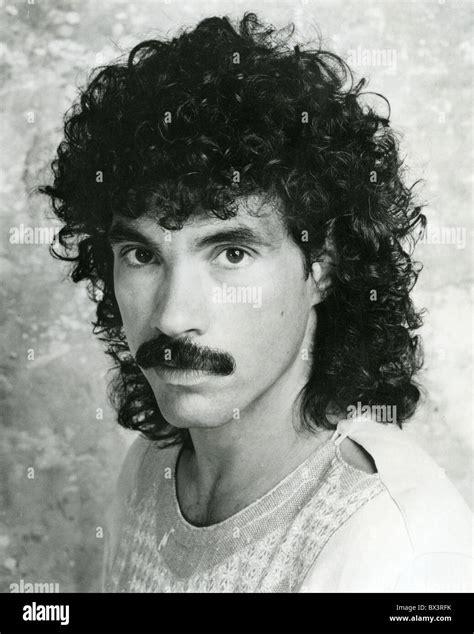 JOHN OATES photo promotionnelle de chanteur doublé avec Daryl Hall ici ...