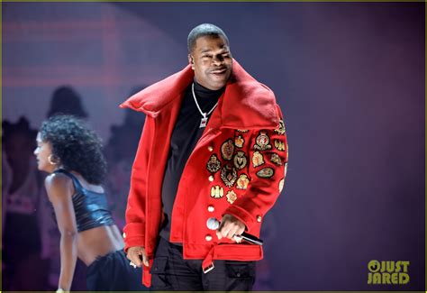 Busta Rhymes Wows With 'Look at Me Now' Rap at Grammys 2023 - Read ...