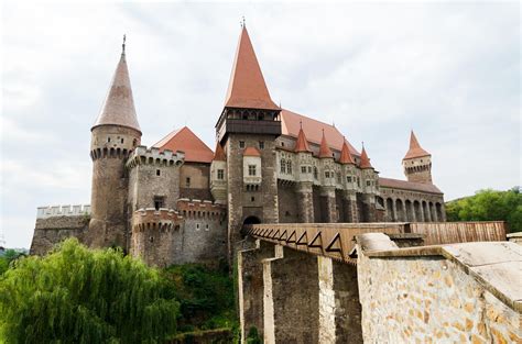 Corvin Castle, Hunedoara, Romania : r/castles