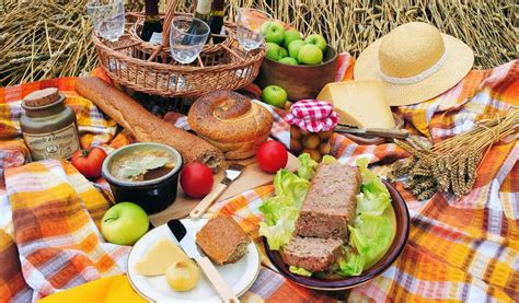 These Food and Drink Pairings will make any picnic a success - Yahire ...