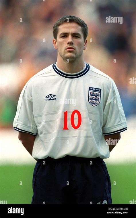 MICHAEL OWEN ENGLAND & LIVERPOOL FC 13 November 1999 Stock Photo - Alamy