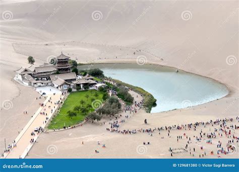 Mingsha Shan Mountain & Crescent Lake at Dunhuang, China Editorial ...