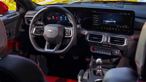 Ford Mustang 2022 V6 Interior