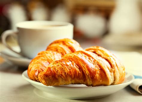 Download Breakfast Food Croissant 4k Ultra HD Wallpaper