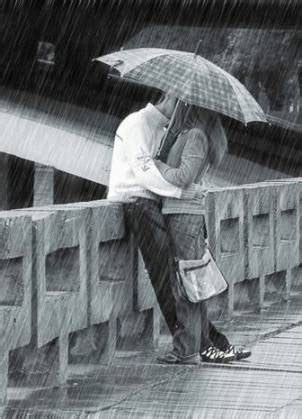 herenimar: romantic couple kissing in rain