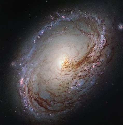 Newly Released Hubble Image of Spiral Galaxy Messier 96