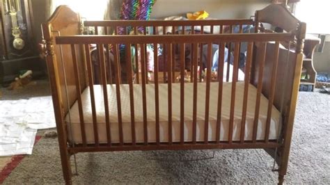 Drop side (both sides ) crib - BabyCenter