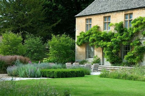 English garden landscaping, via Dan Pearson Studio | I Don't Think ...