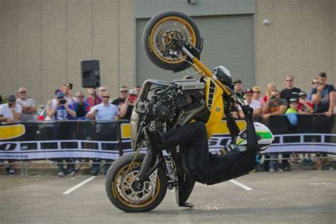 Amazing motorcycle stunts🔥 | Motorcycle, Stunts, Moped