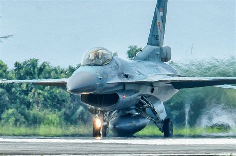 Duel Udara F-16 TNI AU Vs USAF, Latihan Dogfight Dua Lawan Satu - Lanud ...