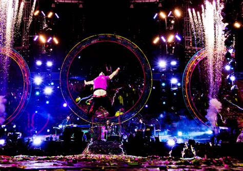 Review: ‘Coldplay Live 2012’ Endearingly Captures The Energy Of The ...