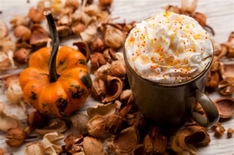 Pumpkin Spice lattes scream fall | Pumpkin drinks, Pumpkin spice latte ...