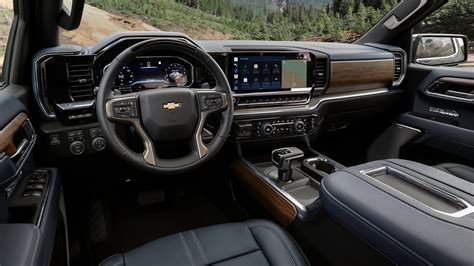 Here's the new 2022 Chevy Silverado interior. It's so much better ...