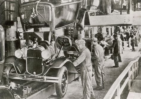 Working On The Ford Assembly Line Photograph by Mary Evans Picture Library