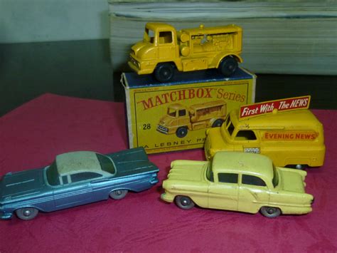 COLLECTIBLE CURIO: Lesney Vintage Matchbox Diecast Model Cars (Mixed bunch)