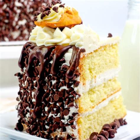 ULTIMATE CHOCOLATE CHIP CANNOLI CAKE - Baking Beauty