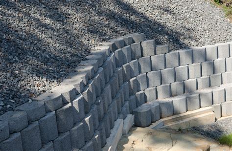 How to Build a Curved Retaining Wall | Rock N Soil