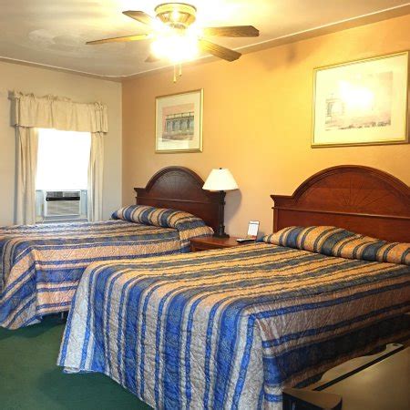 HOWARD'S MOTEL - Prices & Hotel Reviews (Marshall, MI)