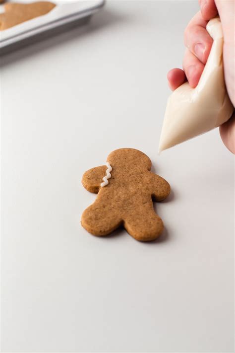 Christmas Gingerbread Man Cookies | The Novice Chef