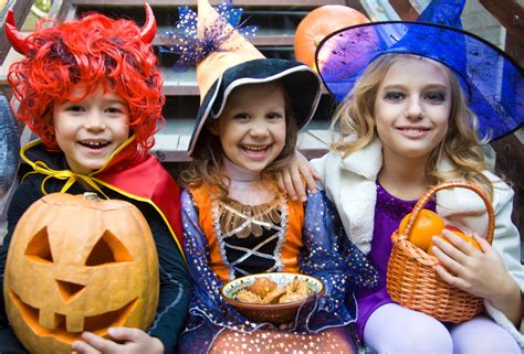 How to choose a safe costume for your child this Halloween