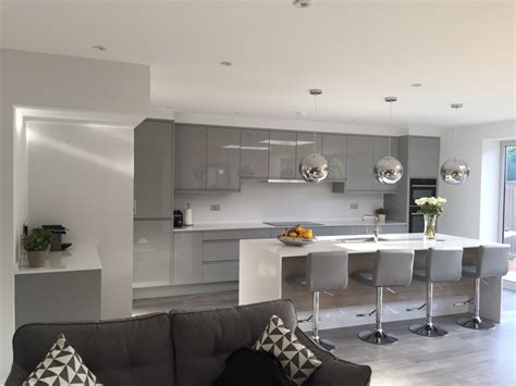 Remo Silver Grey Gloss Kitchen - London - Kitchen Ergonomics