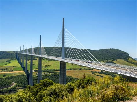 Viaduc de Millau : retour sur cet ouvrage plus haut que la tour Eiffel ...