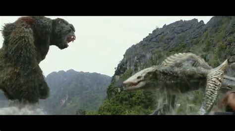 Kong Skull Island Skull: Crawler vs Kong Film Clip - YouTube