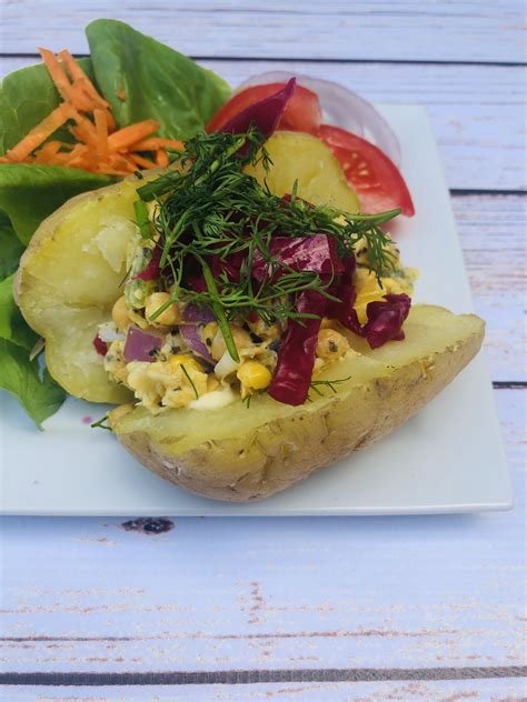 Vegan Jacket Potato | yumveganlunchideas.com