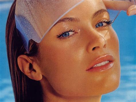 90s models just can't get enough | Woman with blue eyes, Carolyn murphy ...