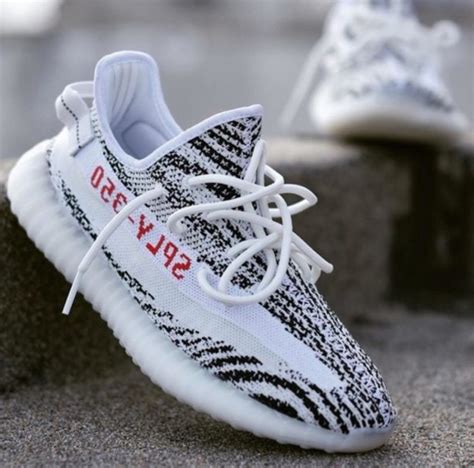 Adidas yeezy boost 350 V2 Zebra - Slaylebrity