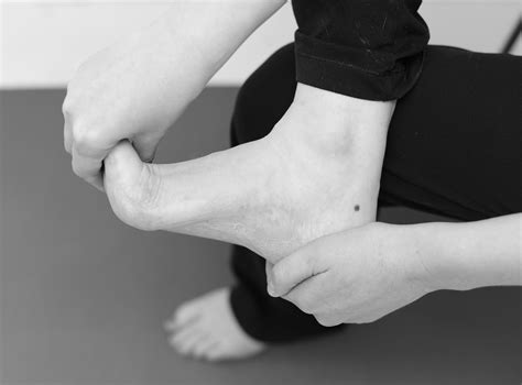 Plantar fasciitis - causes, symptoms, treatment & exercises