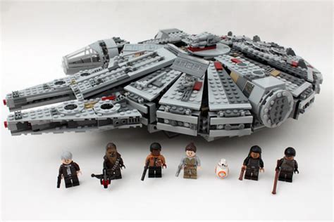 LEGO Star Wars: The Force Awakens Millennium Falcon (75105) Review