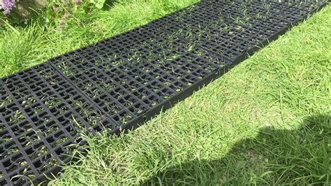 CrazyGadget® Black Heavy Duty Interlocking Plastic Grid Base Mat System ...