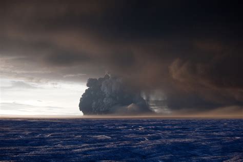 Iceland's Grimsvotn Volcano Erupts | Time