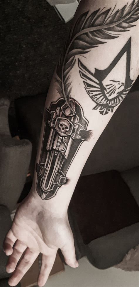 Assassin's Creed Black Flag Hidden Blade Tattoo | Assassins creed ...