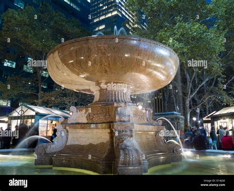 Bryant Park Fountain and Holiday Market, NYC Stock Photo - Alamy