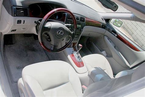 File:Lexus ES 330 interior.jpg - Wikimedia Commons