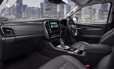 2023 Isuzu MU-X – interior – PerformanceDrive