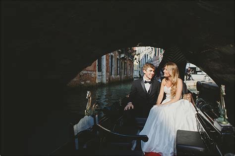 Gondola wedding | Elope ceremony on a Gondola in Venice