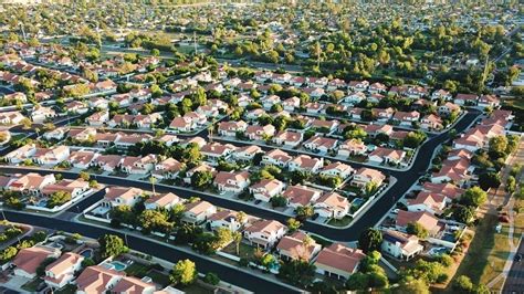 How Suburban and Rural HOAs Can Benefit You - NewHomeSource.com