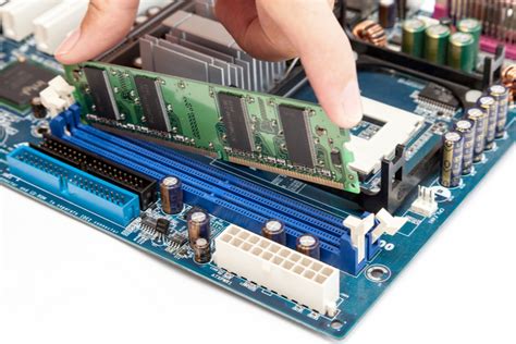 How to Quickly Determine Memory Slots Available On the Motherboard on ...