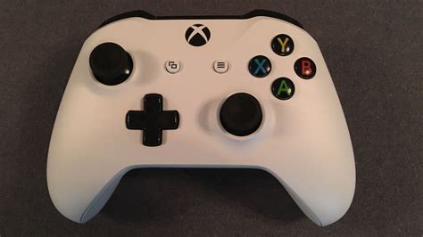 The buttons, ports and thumbsticks of the new Xbox One S controller ...