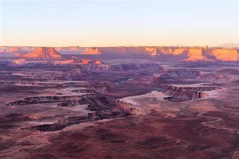 Sunrise in Canyonlands National Park, Utah [OC] [1080x720] : r/EarthPorn