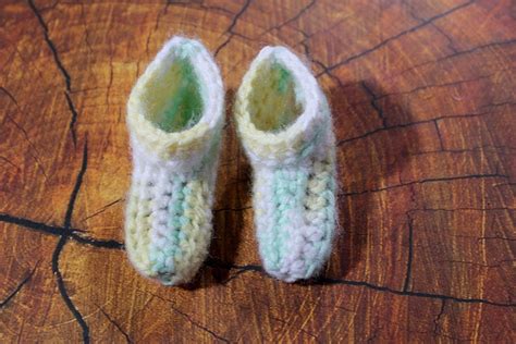 Easy Peasy Baby Booties Free Crochet Pattern - Crochet With Kim