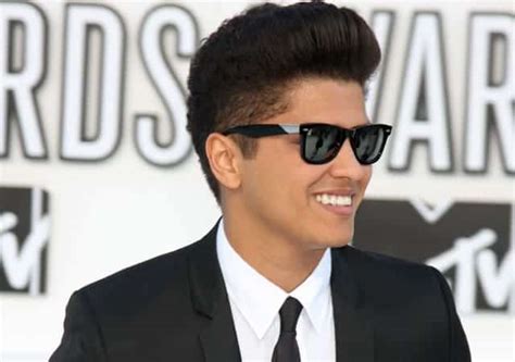 Bruno Mars Hairstyles: Curly & Pompadour Hair – Cool Men's Hair